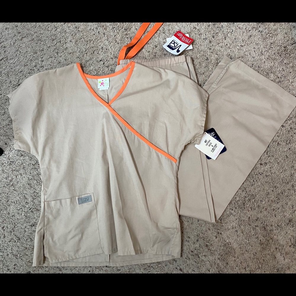 NWT Izzy Scrub set Sz M